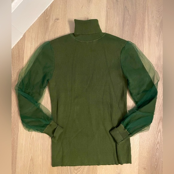 Sweaters - Green turtleneck sweater with tulle sleeves